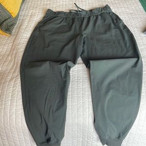 Lululemon Jogger Size 14 Women’s Olivey Green